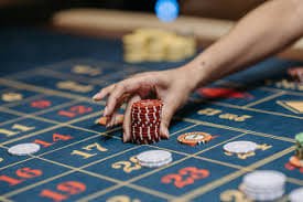 ink768 Live Casino – dealer profesional memimpin meja live baccarat secara langsung di platform ink768